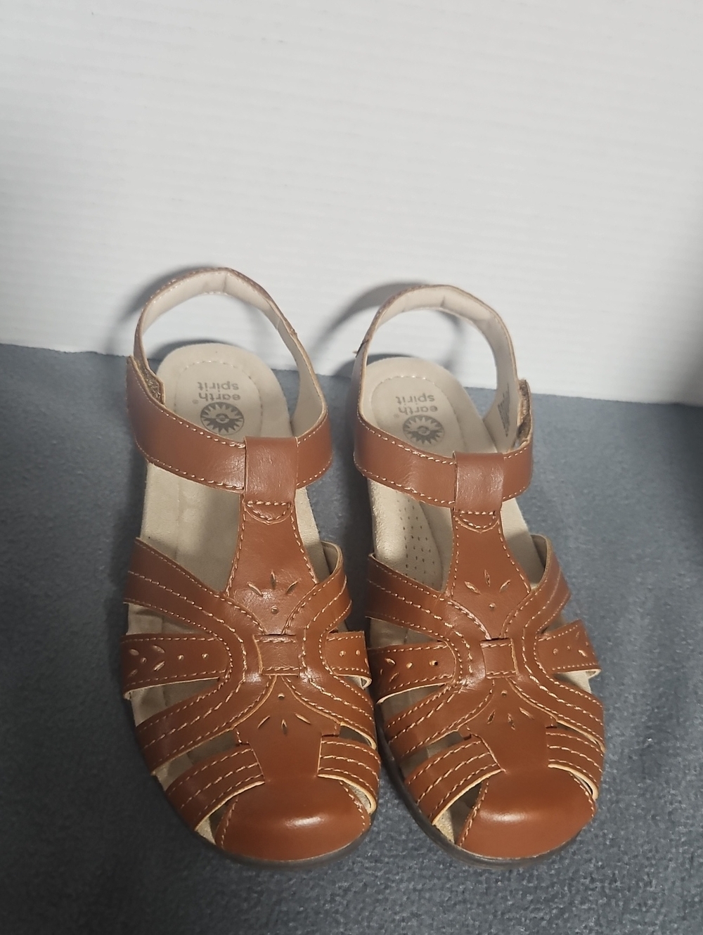 Earth Spirit Brown Leather Cutout T-Strap Women's Sandals